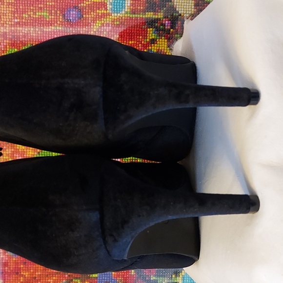 Womens Old Navy Black Velvet Ankle Boots - Picture 4 of 9